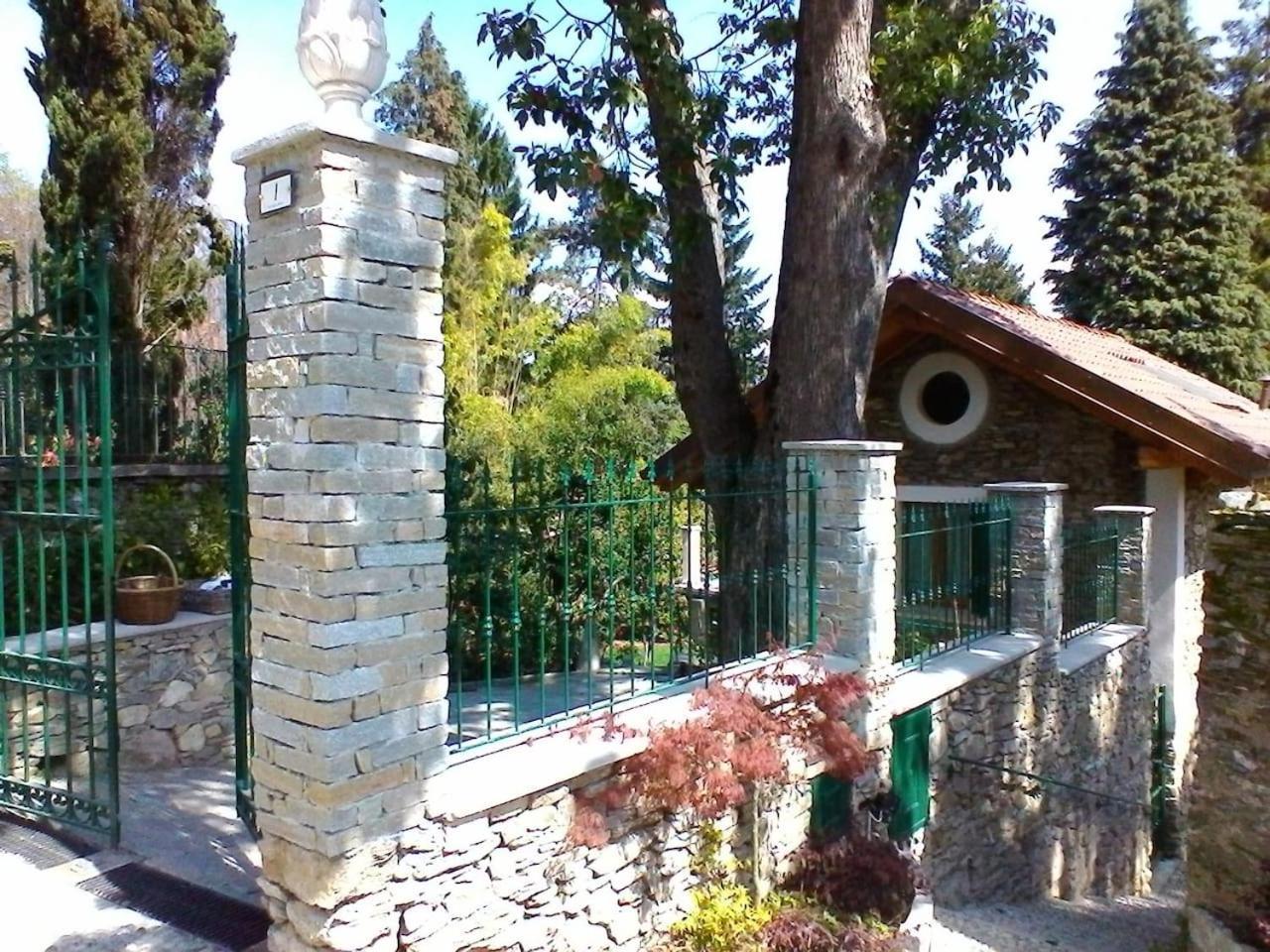 La Camelia D'Oro Oggebio Exterior foto